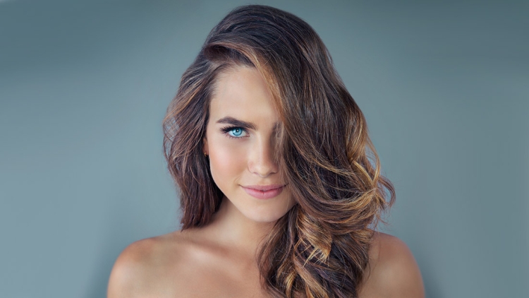 Photo bronzante pour cheveux châtain clair