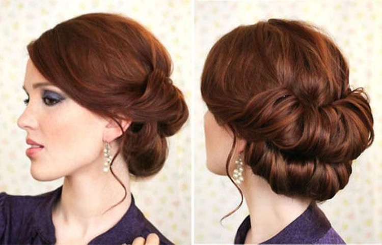 Coiffures aux cheveux bouclés