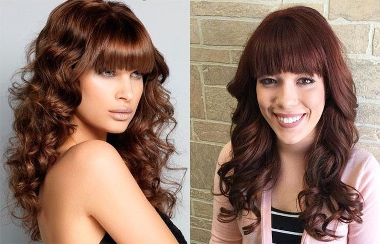 Coiffures aux cheveux bouclés