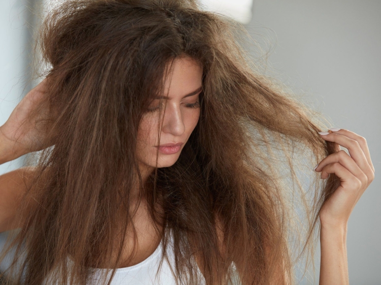Comment restaurer les cheveux après la chimie