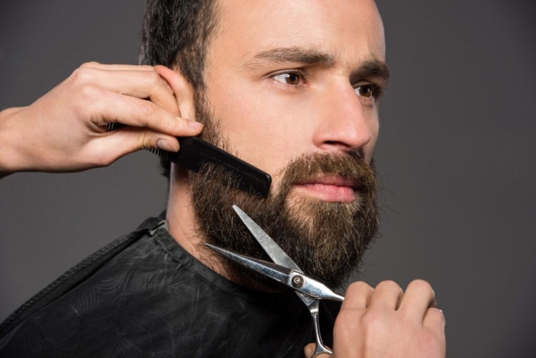 Coupe de cheveux barbe à la maison