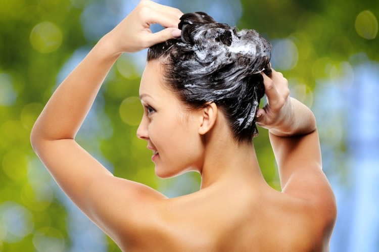 Comment restaurer les cheveux après la chimie