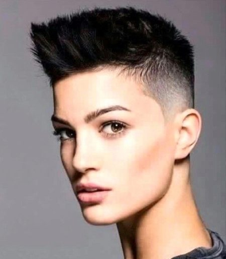 Coupe de cheveux garçon pour fille