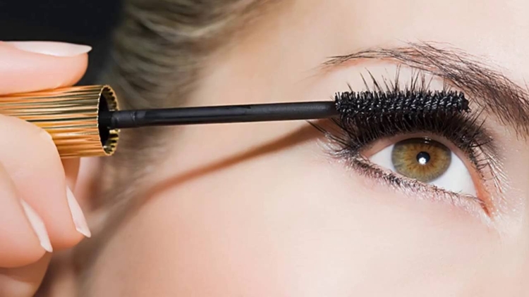 Comment restaurer les cils après le mascara