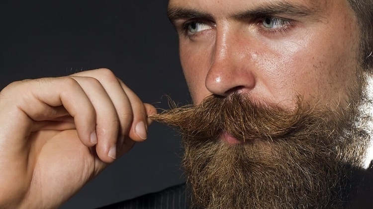 Coupe de cheveux barbe à la maison