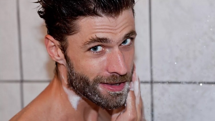 Coupe de cheveux barbe à la maison
