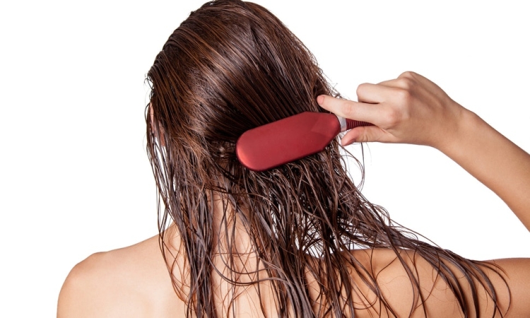 Comment démêler les nœuds dans vos cheveux