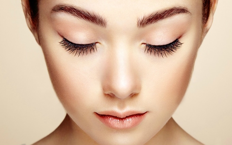 Comment restaurer les cils après le mascara