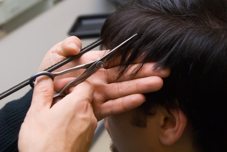 Coupe de cheveux avant et après