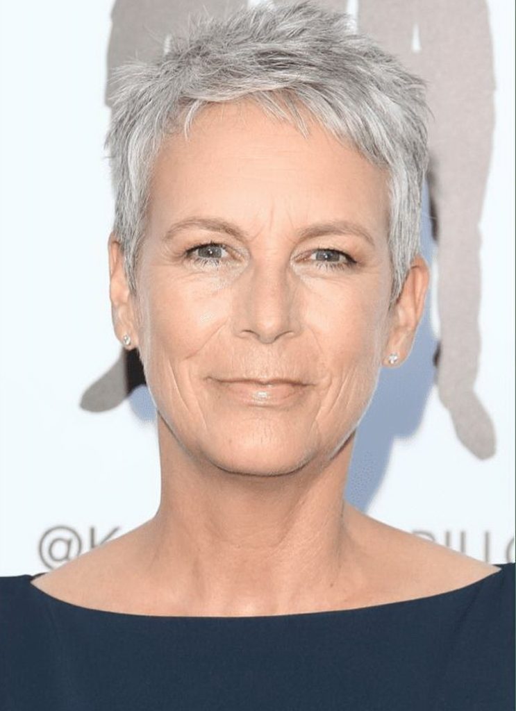 Coiffure courte pour une femme de 50 ans