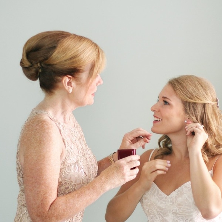 Coiffures pour la mère du marié pour le mariage