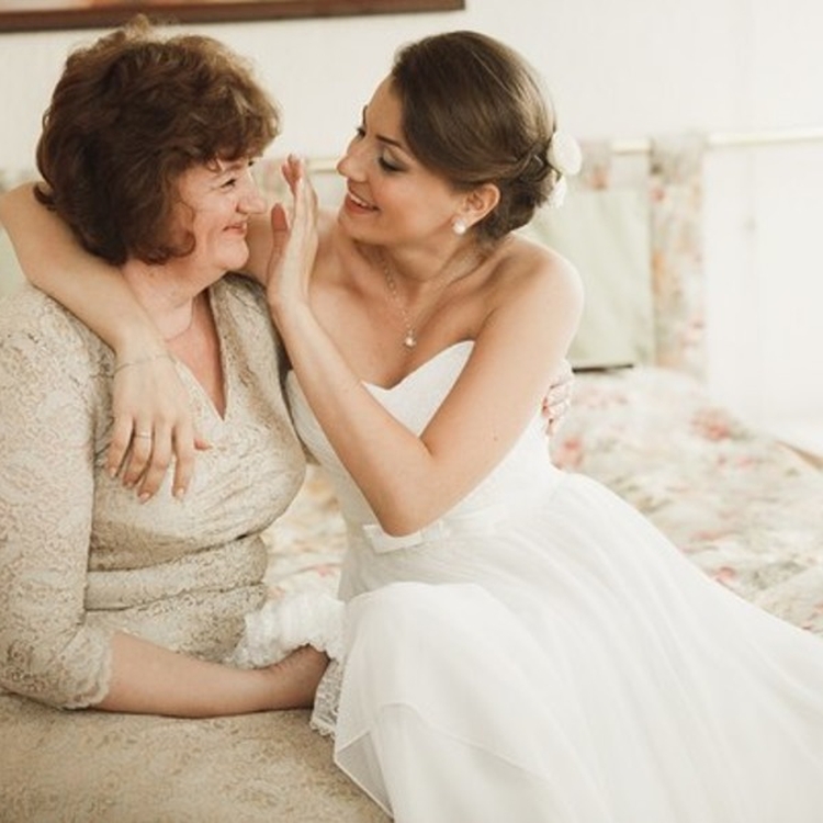 Coiffures pour la mère du marié pour le mariage
