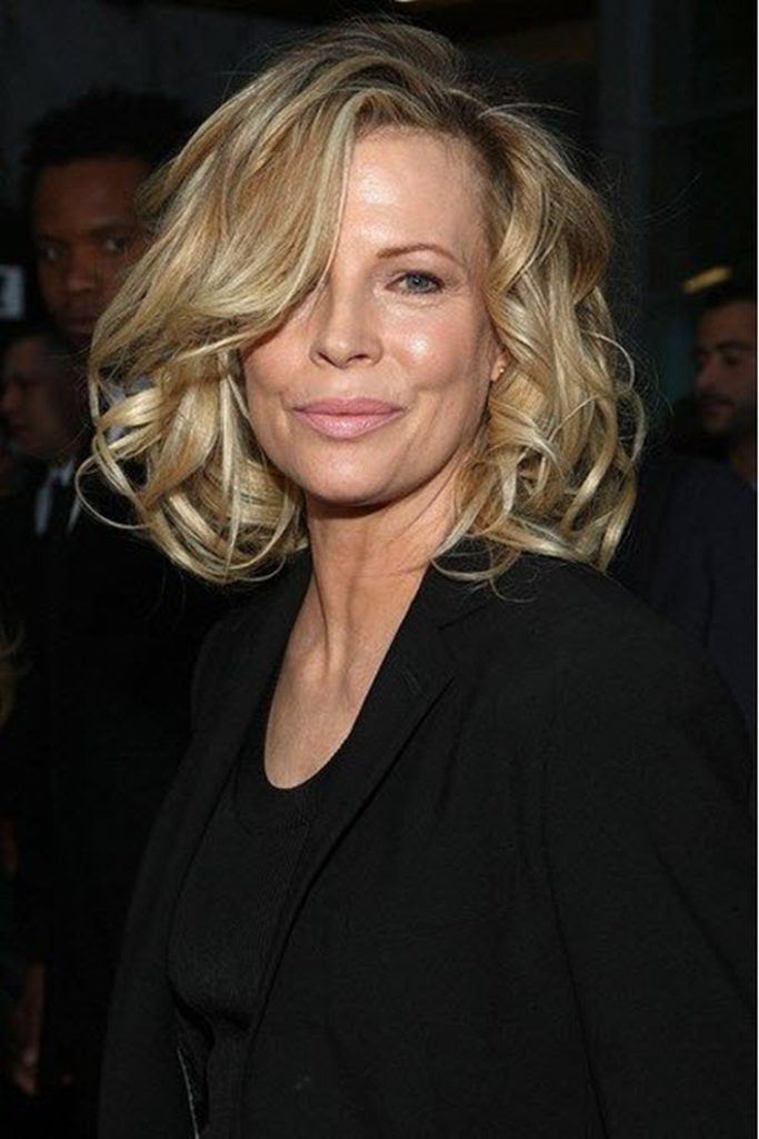 Coiffure courte pour une femme de 50 ans