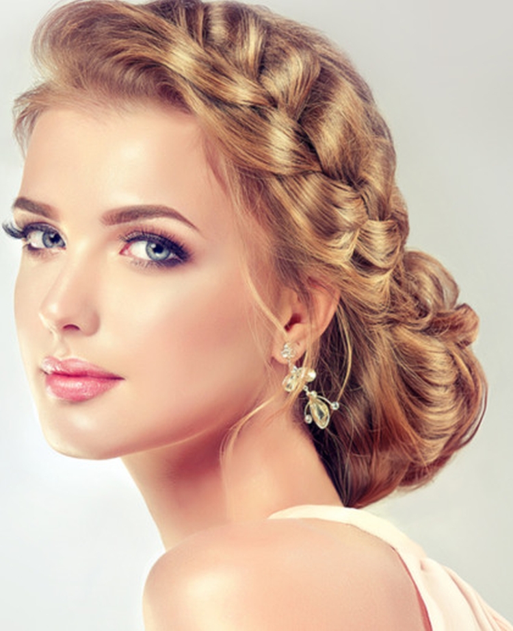 Coiffures pour cheveux mi-longs pour les invités du mariage
