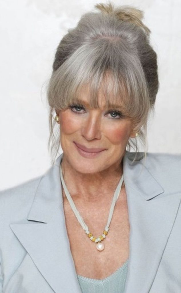 Coiffure courte pour une femme de 50 ans