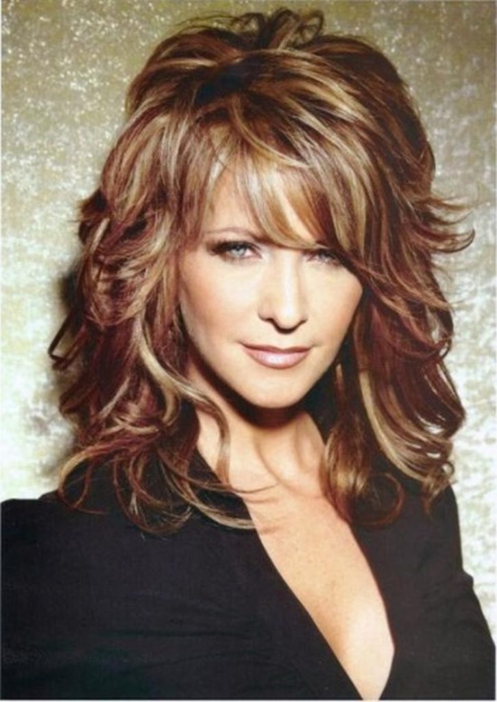Coiffure courte pour une femme de 50 ans