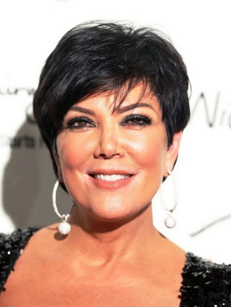 Coiffure courte pour une femme de 50 ans