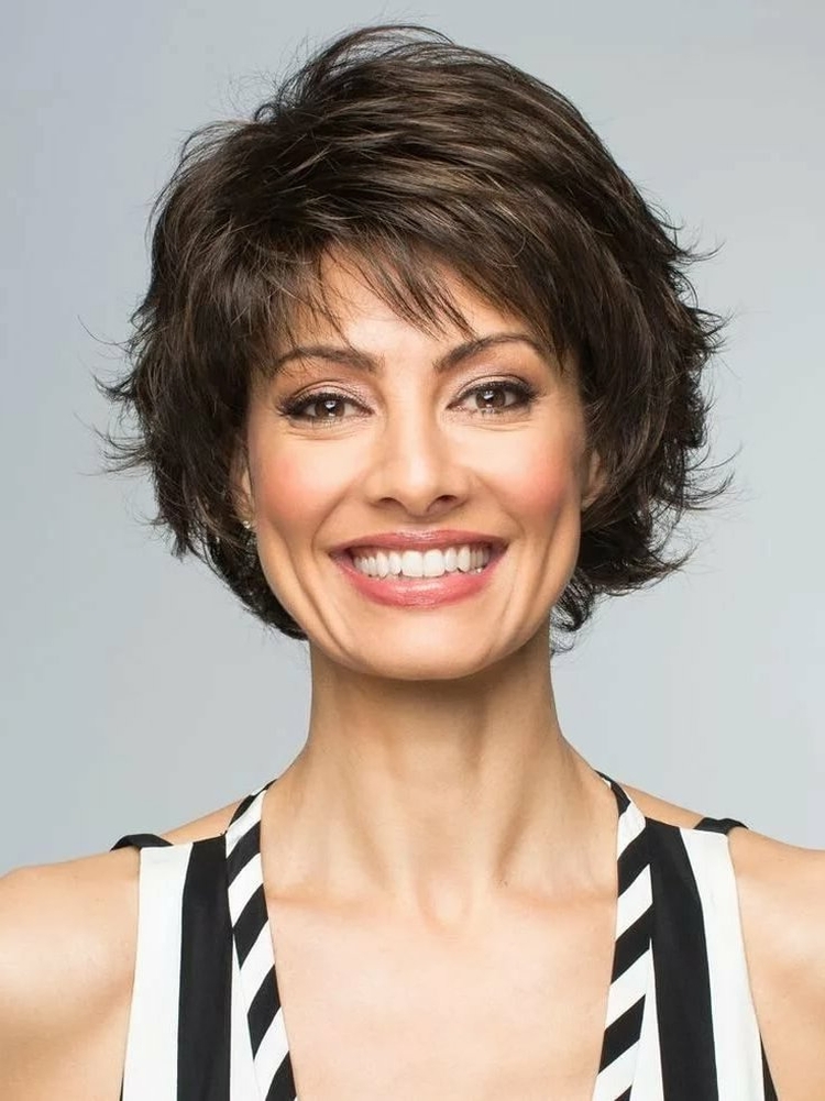 Coiffure courte pour une femme de 50 ans