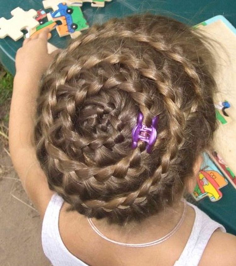 Coiffures pour l'éducation physique pour les filles de 13 ans