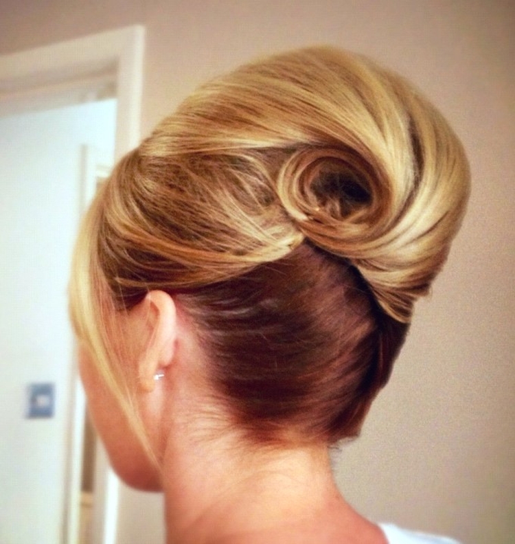 Coiffures pour la mère du marié pour le mariage