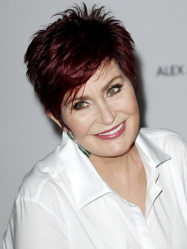 Coiffure courte pour une femme de 50 ans