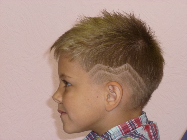 Coiffures pour garçons de 10 ans à la mode