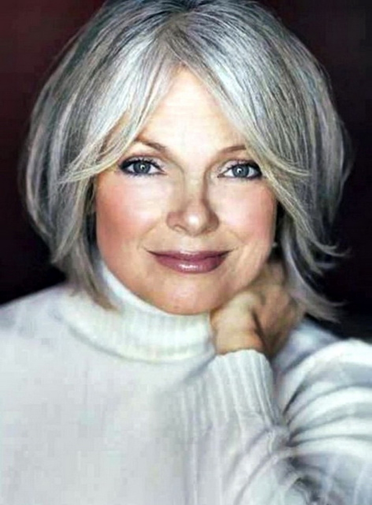 Coiffure courte pour une femme de 50 ans