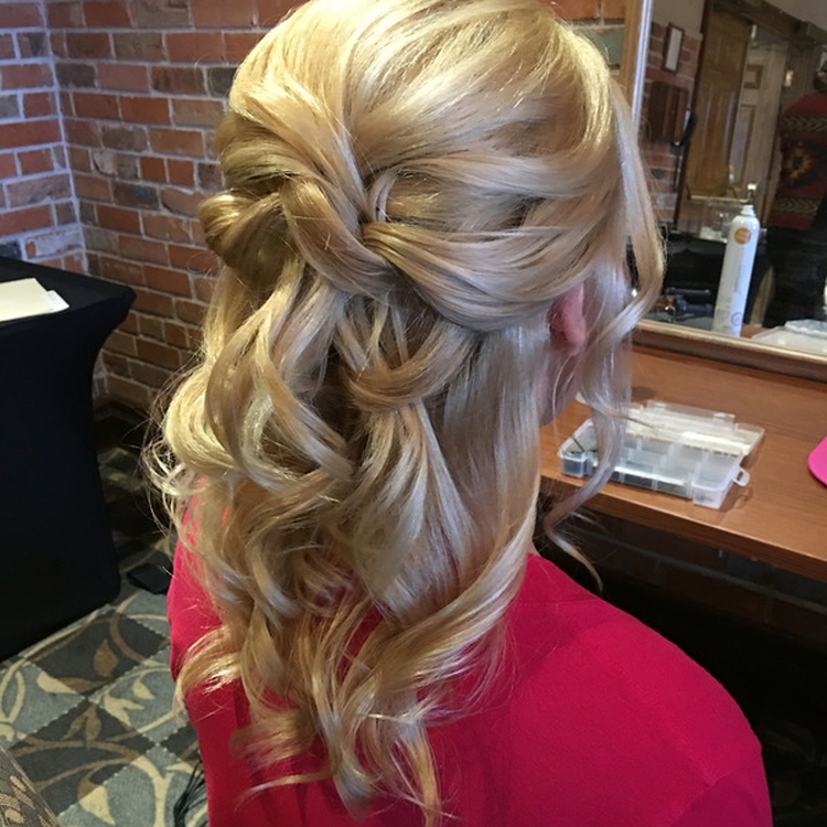 Coiffures pour la mère du marié pour le mariage