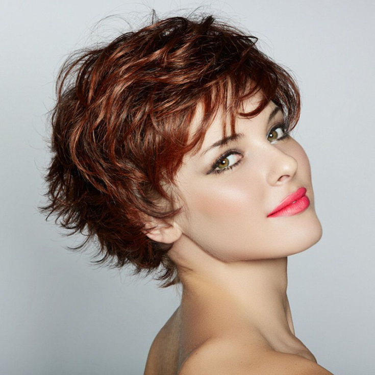 Coupe de cheveux courte pour cheveux courts