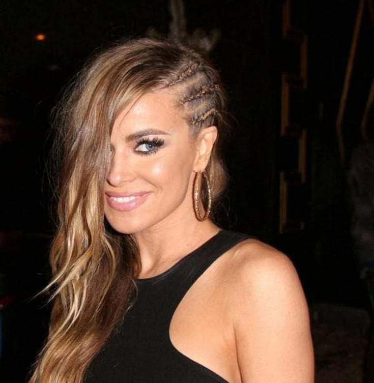 Coiffures latérales avec des boucles