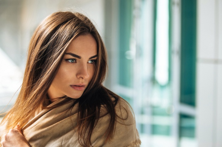 Couleurs de cheveux à la mode pour les femmes aux cheveux bruns et palette et recommandations pour la teinture