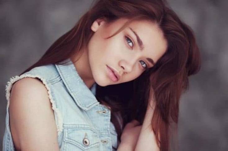 Couleurs de cheveux à la mode pour les femmes aux cheveux bruns et palette et recommandations pour la teinture