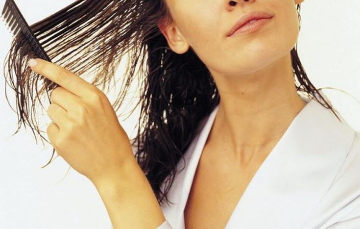 Comment traiter les cheveux secs à la maison