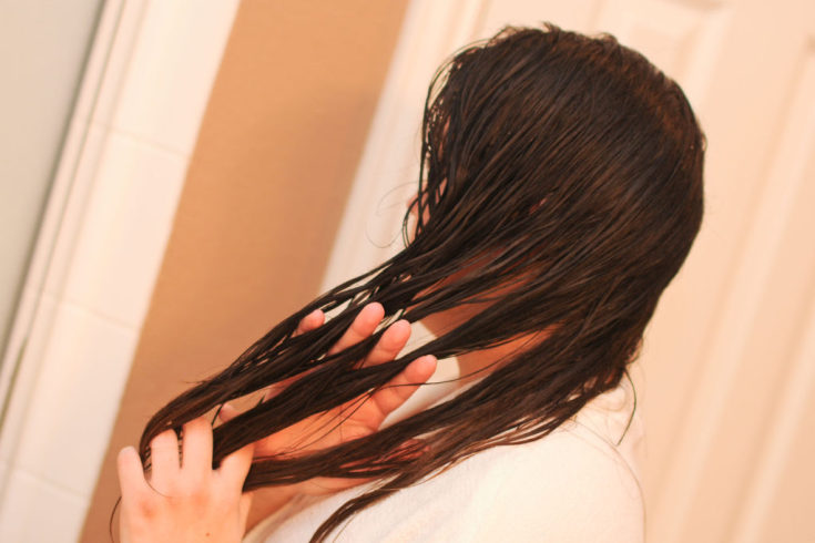 Comment traiter les cheveux secs à la maison