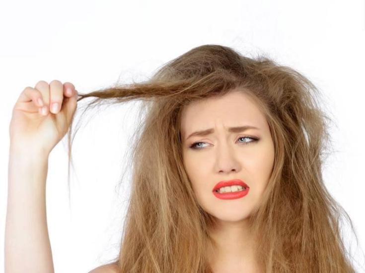 Comment traiter les cheveux secs à la maison