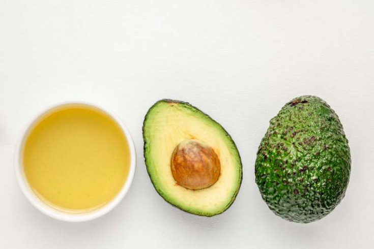 Huile d'avocat pour les cheveux