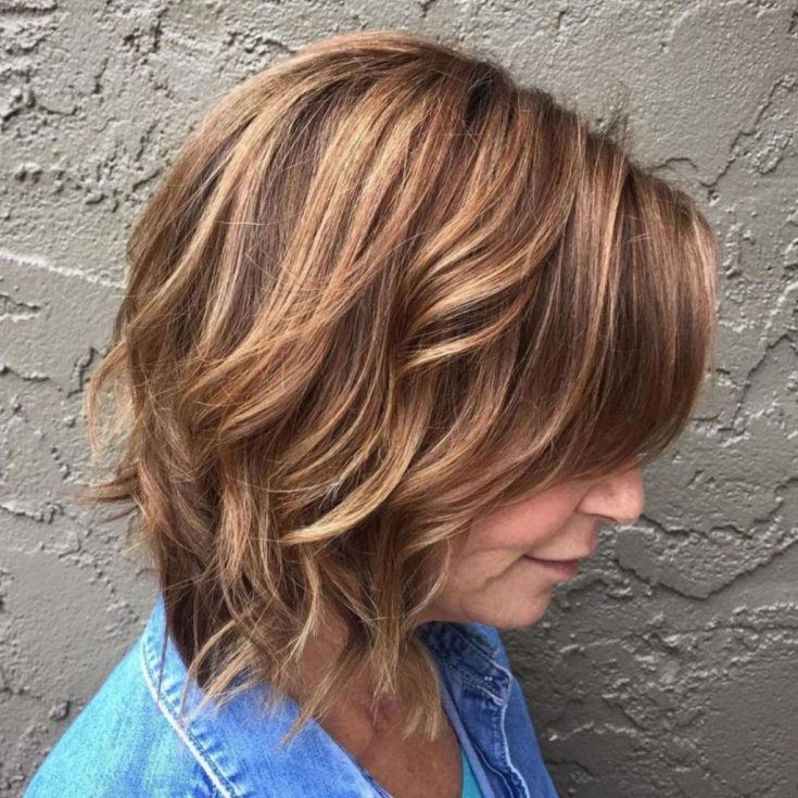 Mise en évidence sur une cascade de coupes de cheveux - les meilleures techniques pour les cheveux raides et bouclés
