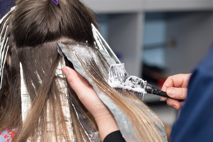 Comment éclaircir vous-même des mèches de cheveux à la maison