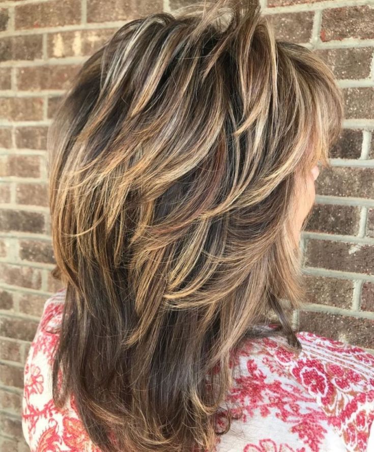 Mise en évidence sur une cascade de coupes de cheveux - les meilleures techniques pour les cheveux raides et bouclés