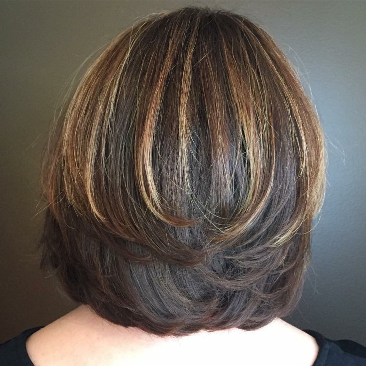 Mise en évidence sur une cascade de coupes de cheveux - les meilleures techniques pour les cheveux raides et bouclés