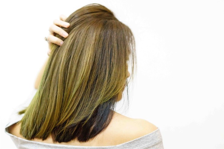 Comment enlever les cheveux verts des cheveux après la teinture