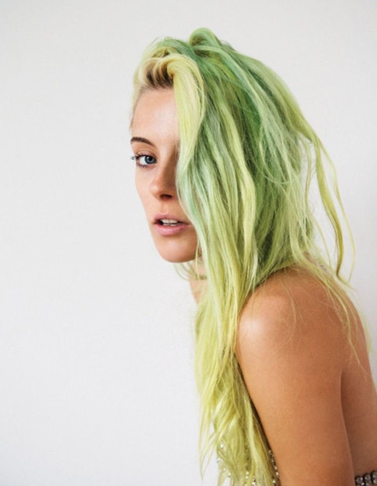 Comment enlever les cheveux verts des cheveux après la teinture
