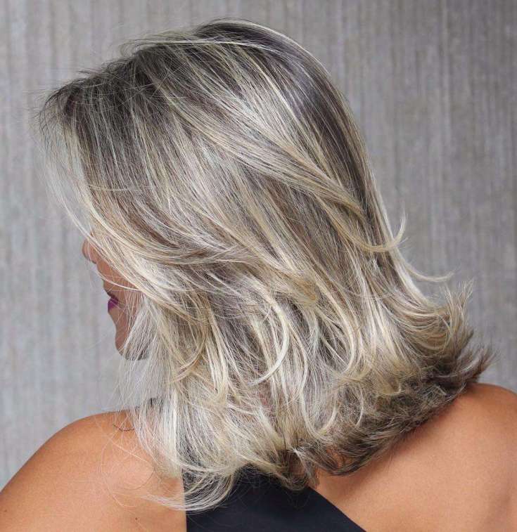 Mise en évidence sur une cascade de coupes de cheveux - les meilleures techniques pour les cheveux raides et bouclés