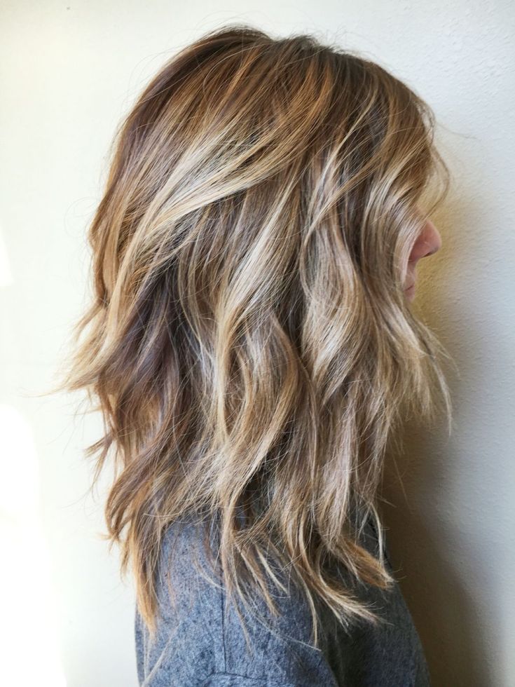 Mise en évidence sur une cascade de coupes de cheveux - les meilleures techniques pour les cheveux raides et bouclés