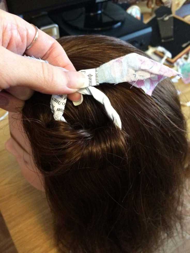 Comment enrouler des boucles sur des chiffons - guide étape par étape