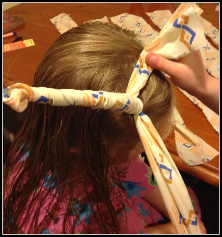Comment enrouler des boucles sur des chiffons - guide étape par étape