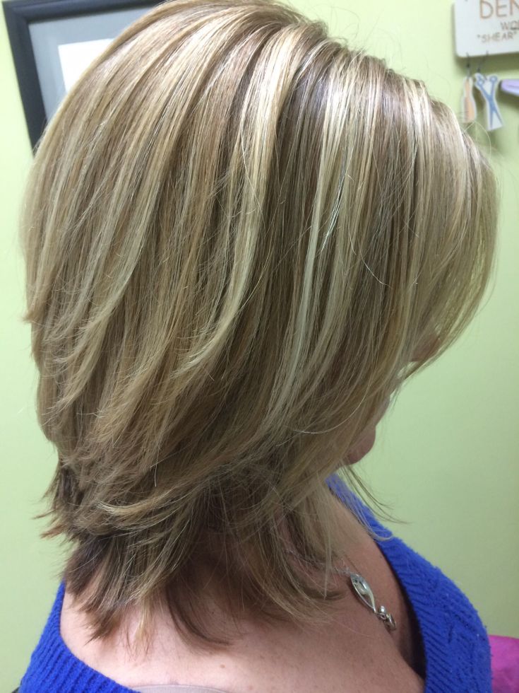 Mise en évidence sur une cascade de coupes de cheveux - les meilleures techniques pour les cheveux raides et bouclés